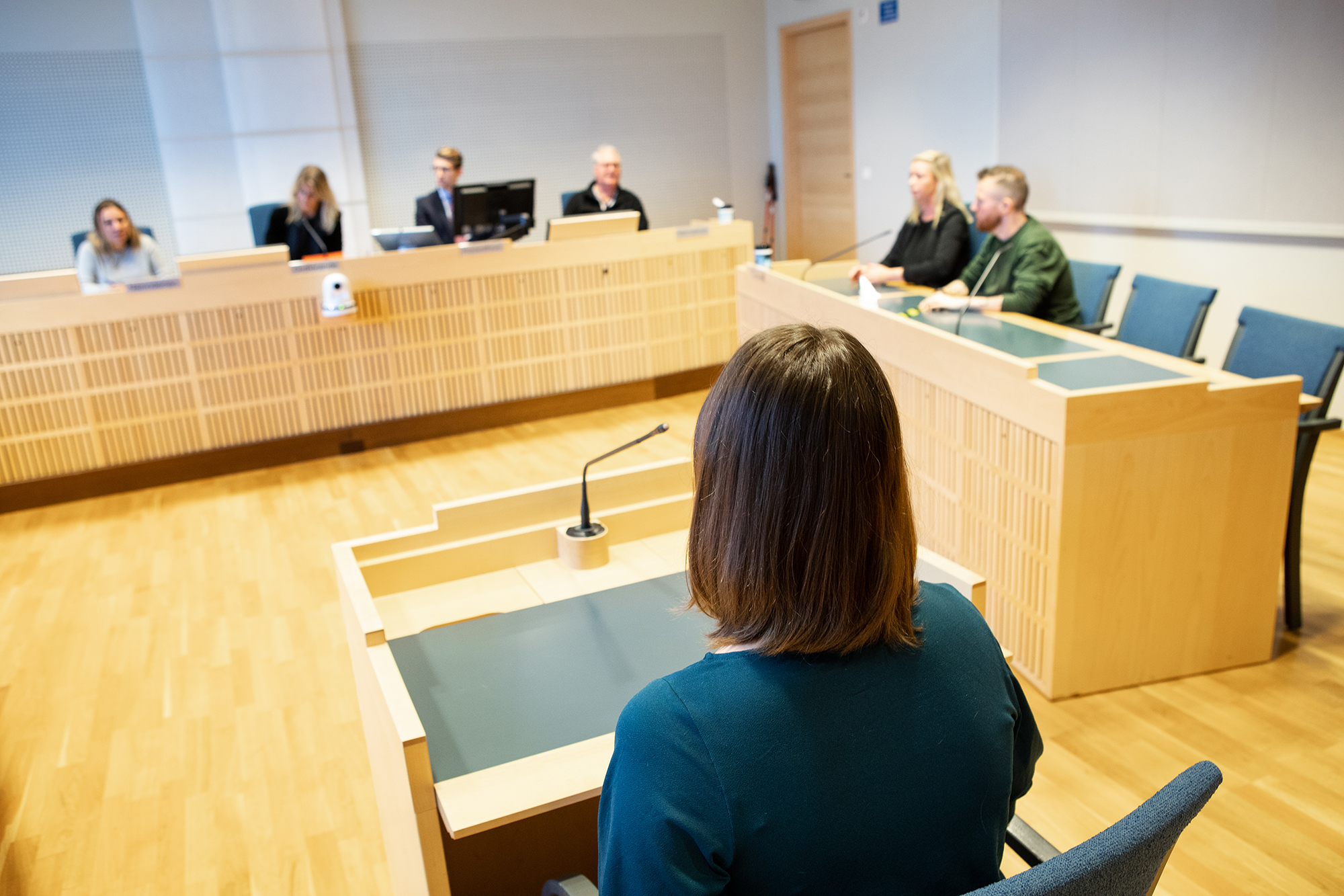 Vittne i vittnesb&aring;s inf&ouml;r sittande r&auml;tt